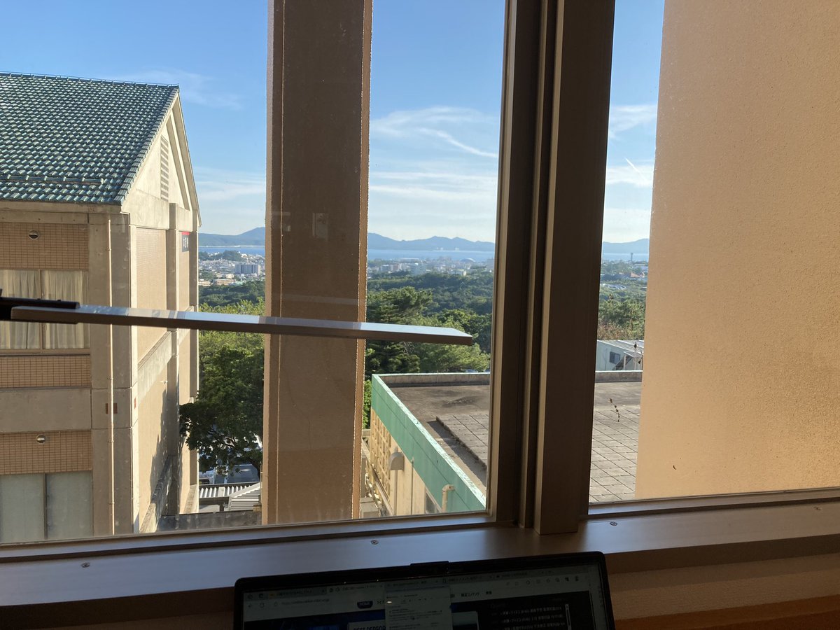ok_ritchy's tweet photo. 名桜大学図書館をゲスト利用😁
絶景だ〜😲 https://t.co/bqPUgVl4Xy