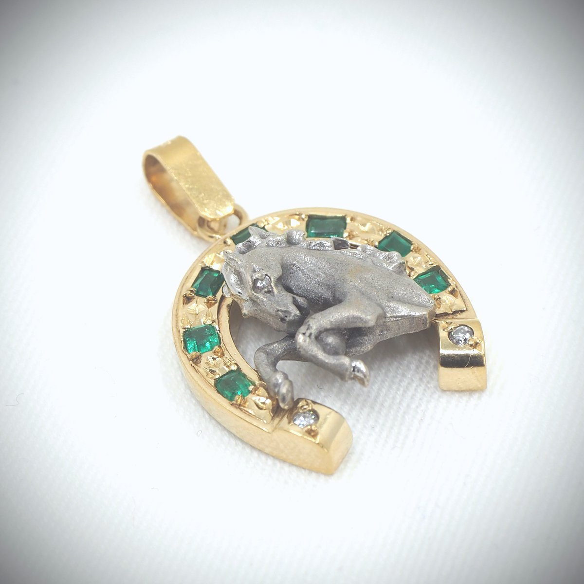 MyArtObjects's tweet image. Rare estate equestrian horse shoe pendant in 18K solid gold and silver natural emerald and diamonds Hallmarked
ow.ly/abBk50PZq8r
#18Ksolidgold #silver #naturalgems #emeralds #diamonds #pendant #horseshoe #equestrian #rare #quality #highend #finejewelry #hallmarked