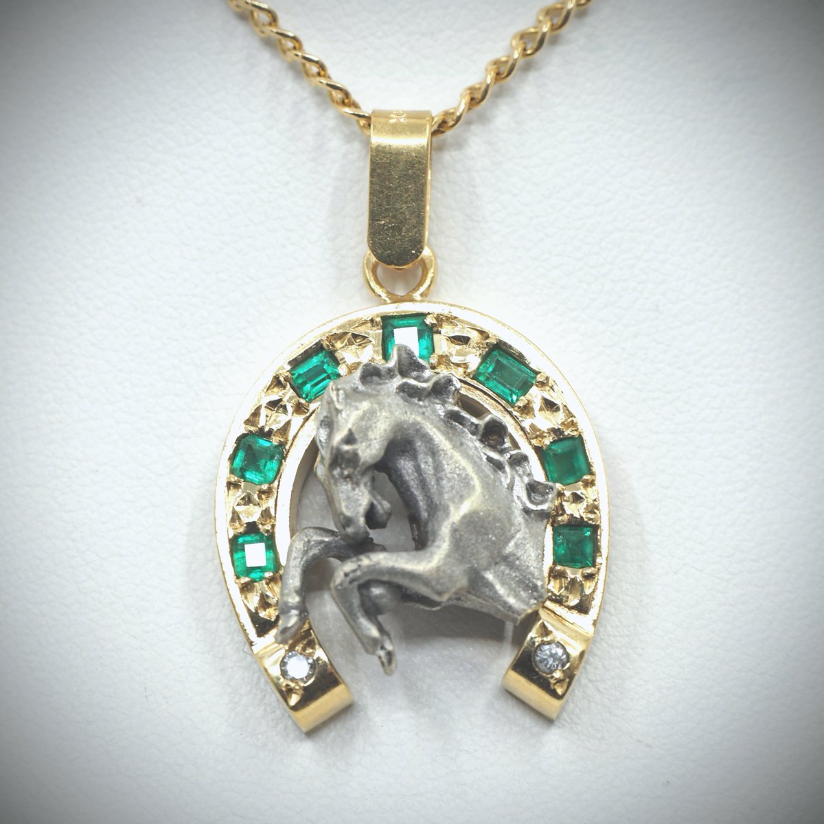 MyArtObjects's tweet image. Rare estate equestrian horse shoe pendant in 18K solid gold and silver natural emerald and diamonds Hallmarked
ow.ly/abBk50PZq8r
#18Ksolidgold #silver #naturalgems #emeralds #diamonds #pendant #horseshoe #equestrian #rare #quality #highend #finejewelry #hallmarked