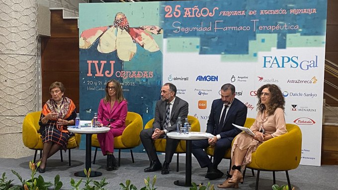 FAPsGal's tweet photo. Después de meses de mucho trabajo, después de ver el éxito de #IVJornadasFAPsGal, récord de asistencia y reconocimiento,mereció la pena el esfuerzo.
Gracias a cada #FAP que hacéis realidad el presente y futuro de #FarmaciaAtencionPrimaria #Galicia
https://t.co/wwN6aHWQgi https://t.co/8gpev6UA8Q