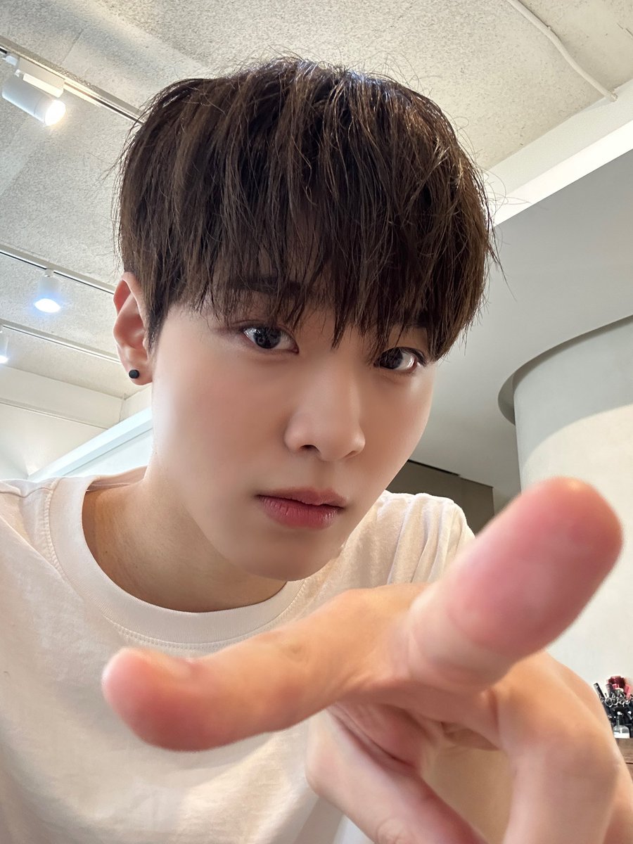 onepact_'s tweet photo. [💙_#성민]

안녕 여러분!!! 오늘은 프로필 때 사진을 가져왔어요!! 처음 공개되는 사진을 찍는 거여서 되게 떨렸었는데..
여러분 처음 공개되었을 때 기억하시나요?
아직도 떨리고 설레네요 ㅎㅎ
얼른 여러분 만나고 싶어요!! 빨리 만납시다! 사랑해요😻

#ONEPACT #원팩트 #SEONGMIN #성민 https://t.co/gTYaSLaZHb