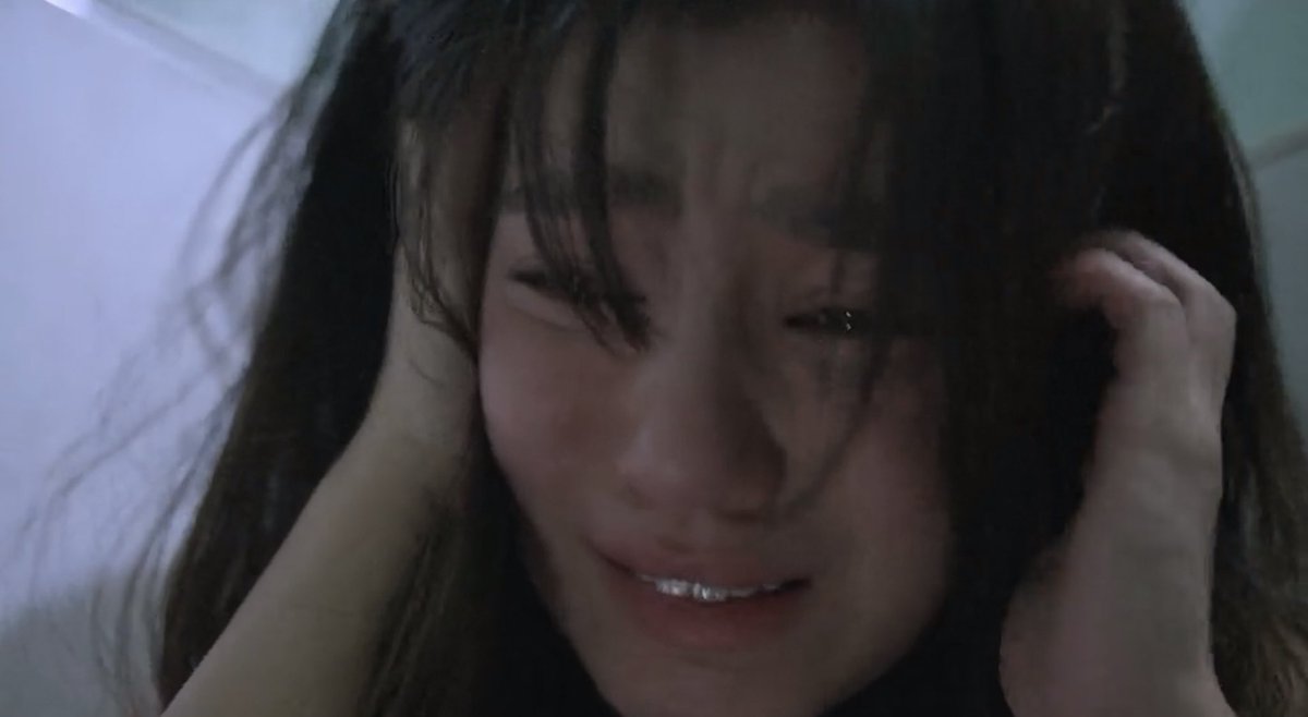hkpfilms's tweet photo. ⚠️ cbml spoilers

the sudden flashbacks when she saw a shadow and it triggered her emotions; it must be hard for people dealing with PTSD constantly esp. those who don’t have someone else to talk to. 🥺

you nailed this scene, @bellemariano02 👏

#CBMLOnNetflixEP8
#BelleMariano https://t.co/ntnLgH4i0Q