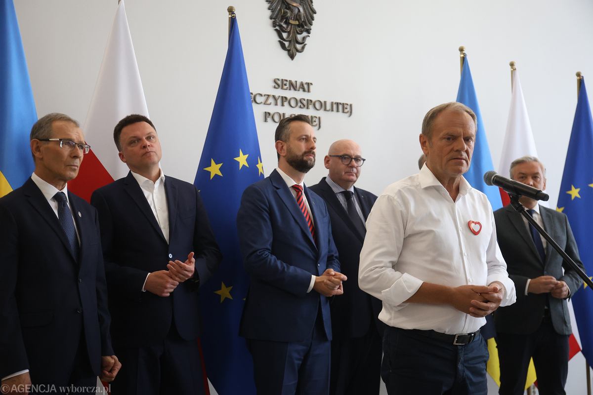 Dzisiejszy room rozpoczynamy o godzinie 19!

Tematem przewodnim będzie nowy rząd opozycji, w jakim składzie powstanie, kto powinien objąć kluczowe ministerstwa?

Czy partie opozycyjne będą w stanie ideowo dojść do kompromisu?

Zapraszamy serdecznie!