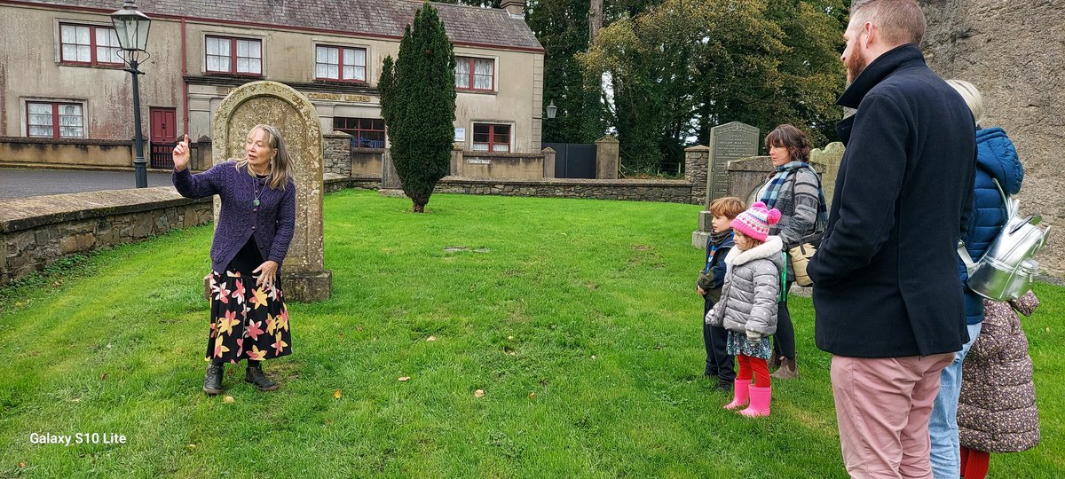 We had a gorgeous time at Samhain Storyweavers @ufm_cultra yesterday- graveyard storytelling, fortunetelling & making Parshells. Next session Sat 28th Oct with spooky story & @andrewwhitson92 showing us how to MAKE a life-size skeleton together! tickets⬇️ visitbelfast.com/event/storywea…