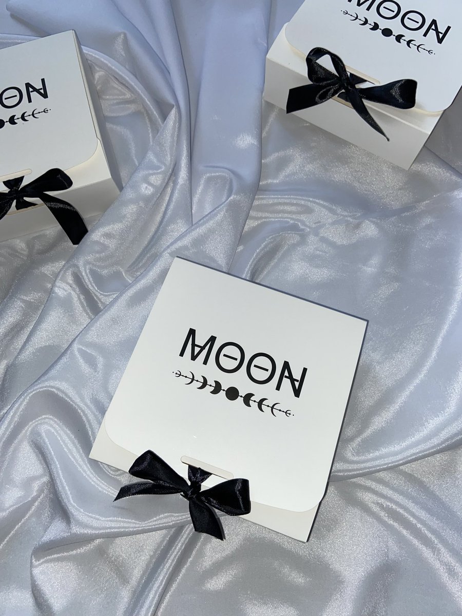 _moon_brand's tweet photo. Ви тільки погляньте на наше пакування  😱😱😱😱Особливо круто утримувати таку коробочку з білизною від  ̶M̶O̶O̶N̶ у подарунок 🎁🌔🌕🌖 https://t.co/1b4wwhUAUK