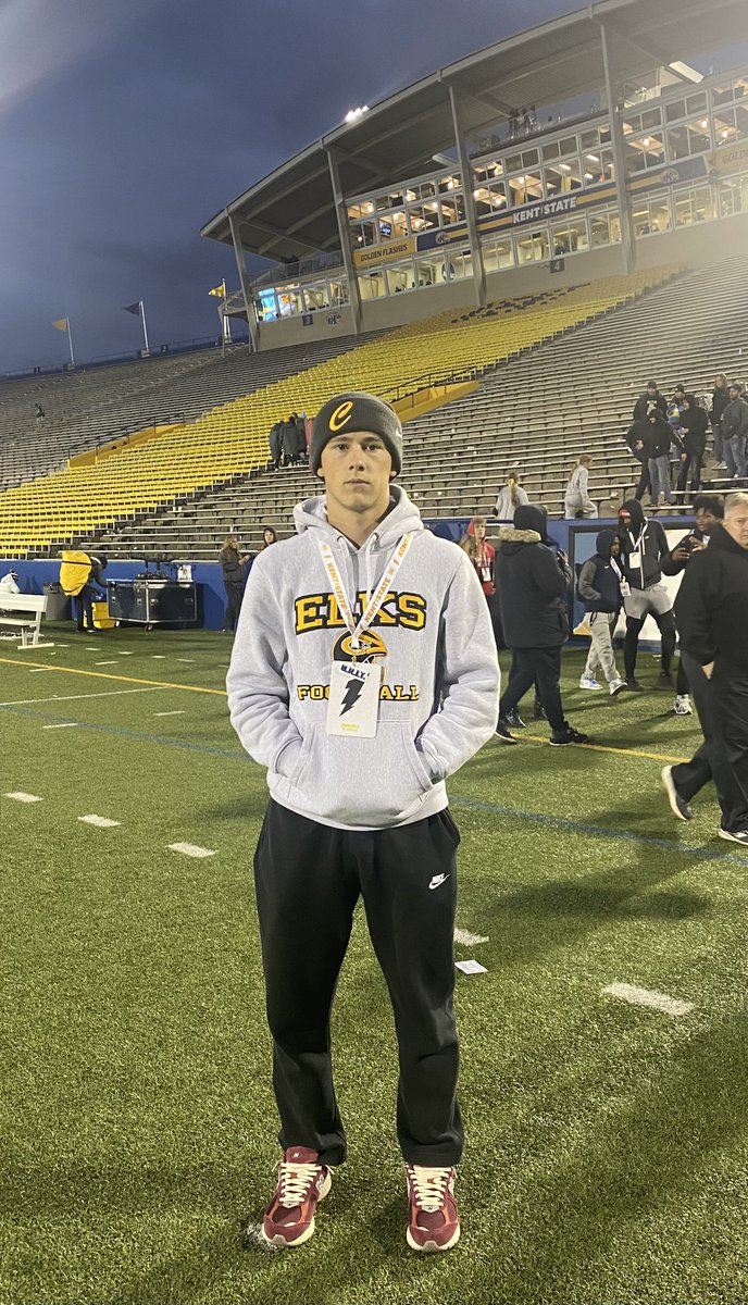 drakewells1012's tweet photo. After a game day visit, I’m grateful to receive a PWO offer from Kent State University!  #KentGRIT @CoachMattyJ @CoachKenniBurns @coachmacarney @CoachHuschka @chselksfootball https://t.co/hq7PBULdhK