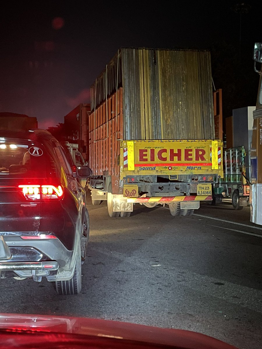 For no reason GST is blocked for more than 30 minutes? Is this due to some politician arrival ? Re-routed to bus bay <a href="/CMOTamilnadu/">CMOTamilNadu</a> 
<a href="/news7tamil/">News7 Tamil</a> <a href="/PTTVOnlineNews/">PTTV</a>