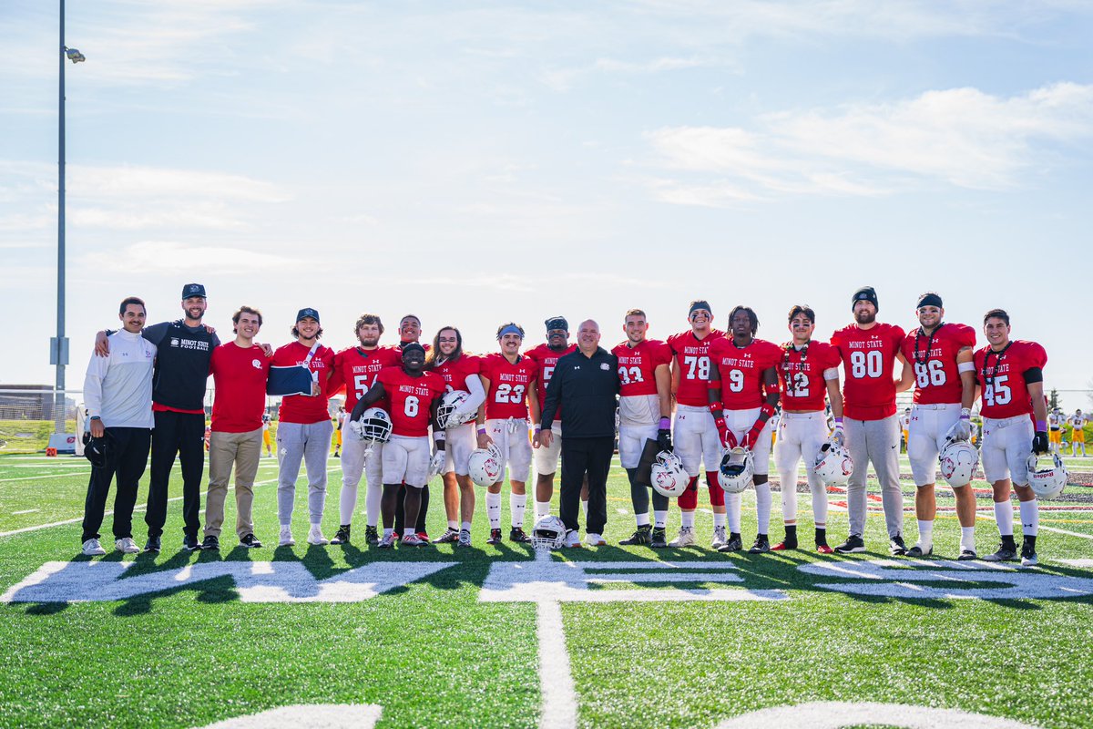 MSUBeaversFB's tweet photo. Beaver Football Senior Class 2023 
 🦫🏈👨‍🎓🟥⬜️ https://t.co/V5vmFE7oog