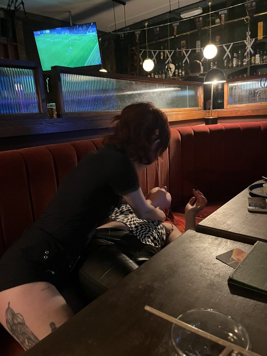 runwayinchicago's tweet image. me: ‘we need to get more photos when we’re out’
the photos we get: