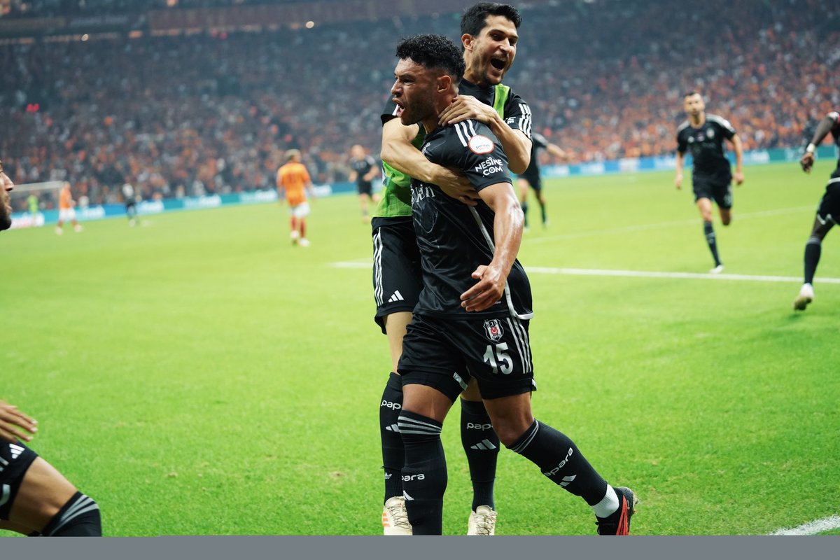 Alex_OxChambo's tweet photo. Unfortunately it wasn’t enough in the end last night. Disappointed we couldn’t take more from the derby, but proud of the teams fight in the 2nd half down to 10 men. We keep fighting! 🦅 https://t.co/iJX6x7tPod