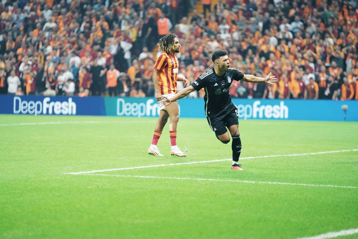 Alex_OxChambo's tweet photo. Unfortunately it wasn’t enough in the end last night. Disappointed we couldn’t take more from the derby, but proud of the teams fight in the 2nd half down to 10 men. We keep fighting! 🦅 https://t.co/iJX6x7tPod