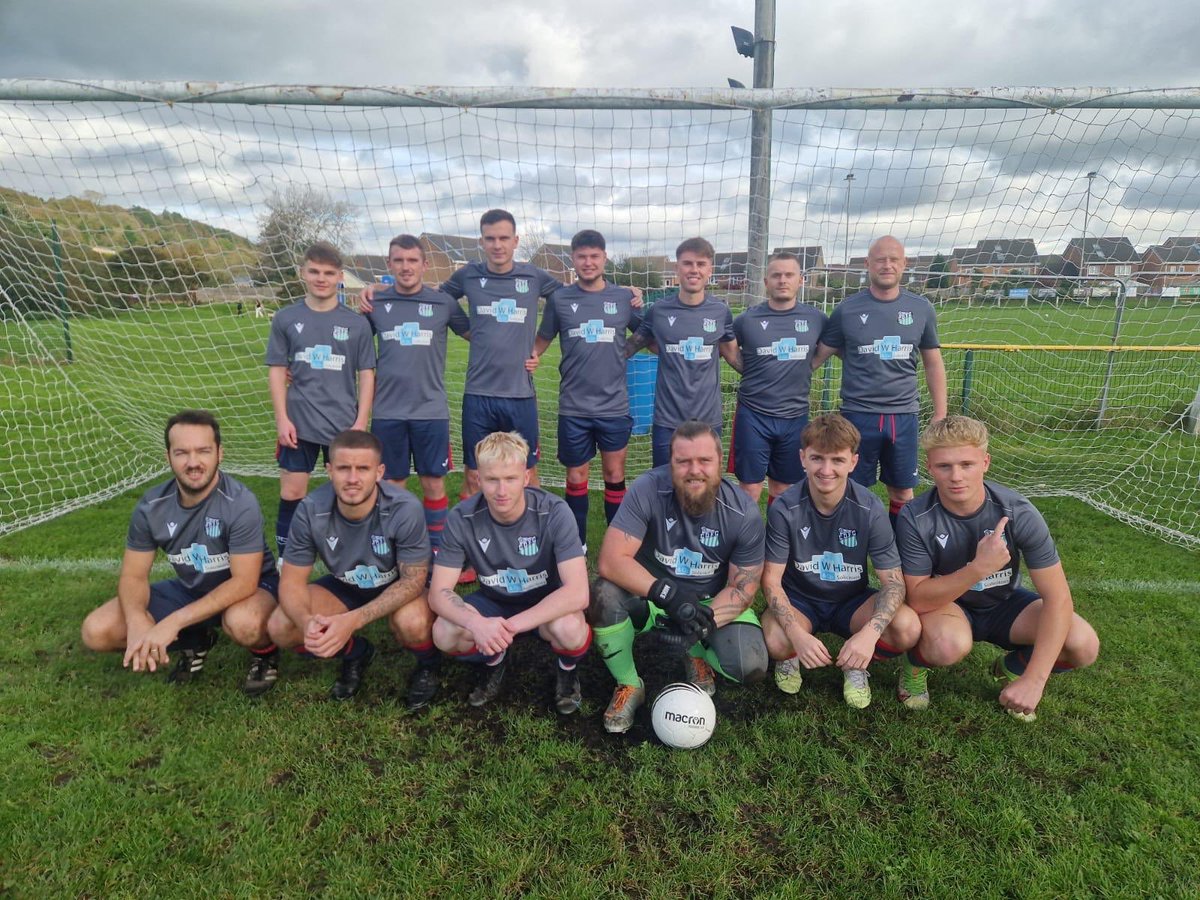 Looking sharp in the new kit @CoedDarcyFC 👍🏻👍🏻

We can recommend the sponsors too 👀🤣 #communitysport