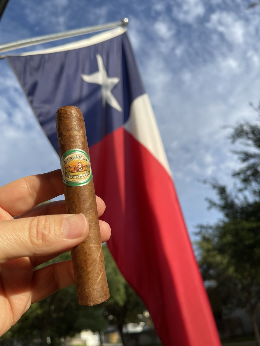 It’s a beautiful day in Texas @LaAuroraCigars