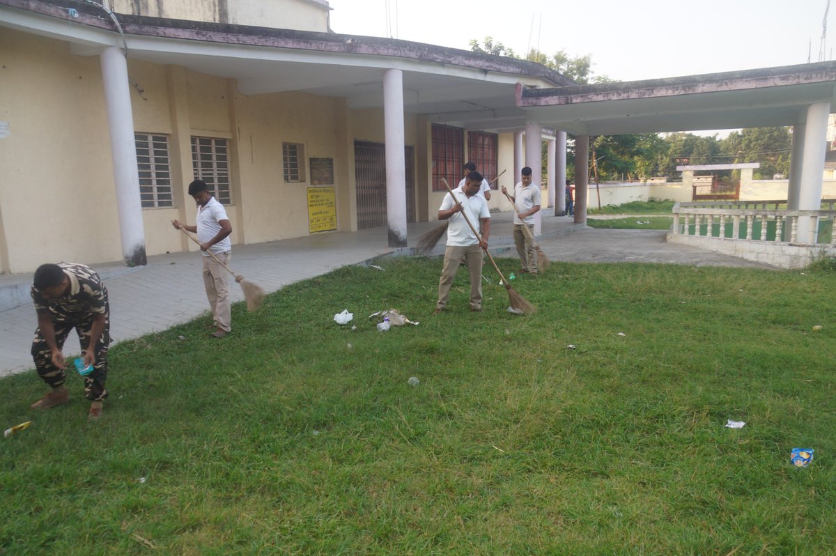 SSBSHQPURNEA's tweet photo. Keeping in view of special “Cleanliness Drive” &amp; Implementation Phase of the "Special Campaign 3.0", SHQ SSB Purnea  organized cleanliness drive in the Premises of Kala BHAWAN Purnea on dated 21/10/2023.
@SSB_INDIA
@PMOIndia
@HMOIndia
@PIBHomeAffairs
@DARPG_GoI https://t.co/k7LeVjL4K4