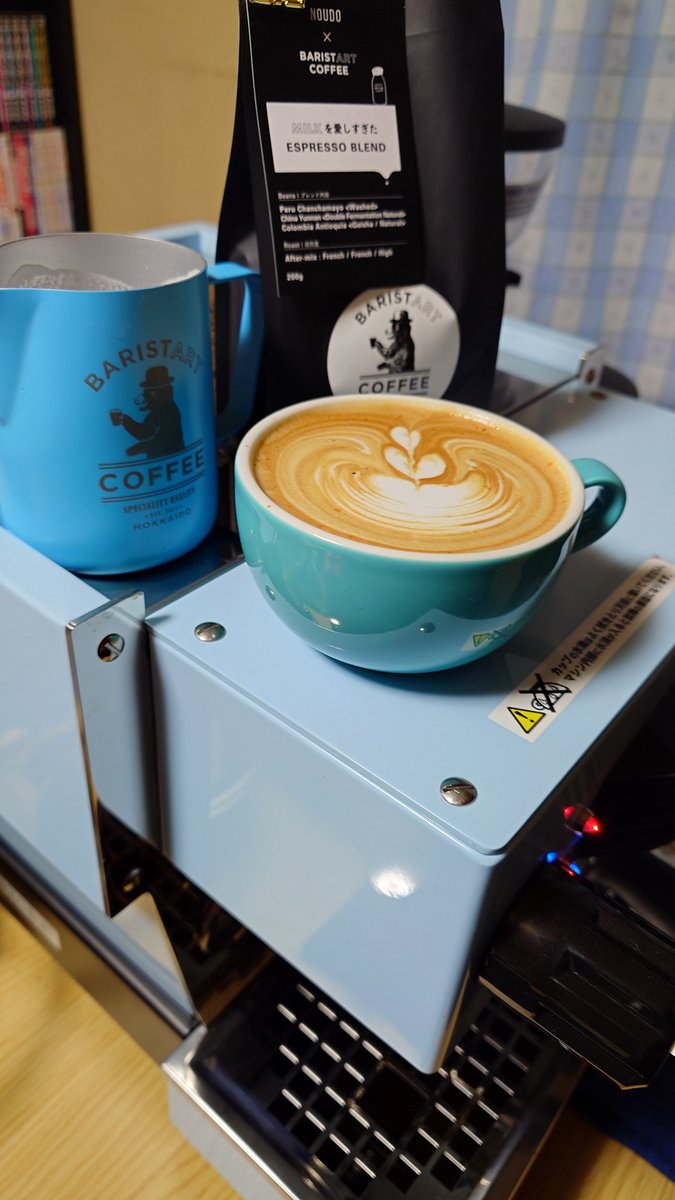 omegainfinity00's tweet photo. #コラボ
#noudo
#baristartcoffee
#岩崎泰三
#竹内雄基
#espressoblend
#ラテアート練習中
#ラテアート
#エスプレッソ
#ラマルゾッコ
#リネアミニ
#フリーポア
#フリーポアラテアート
#latteart
#espresso
#freepour
#freepourlatteart
#lamarzocco
#lineamini
#luxd
#origami https://t.co/vs0xLXNIMX