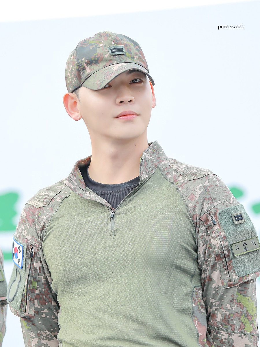 PureSweet6's tweet image. 231007 계룡 육군 특별공연팀 버스킹🦁

흐린 날씨에 눈부시게 군복 입은 남자🎇

#UP10TION #업텐션 #Kuhn #쿤 #노수일