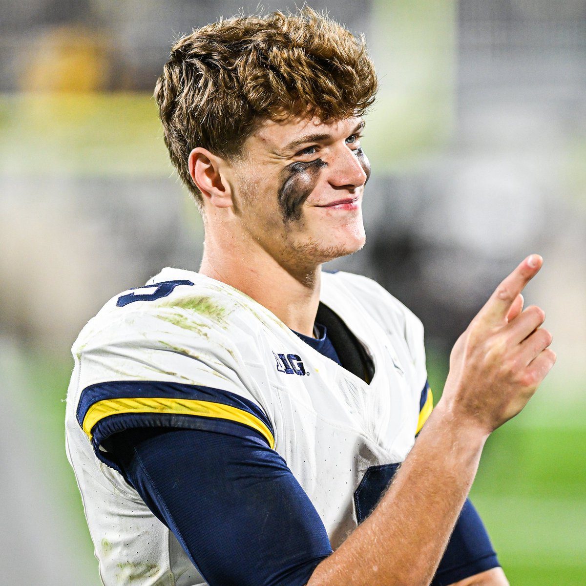 Michigan QB J.J. McCarthy is currently the odds-on favorite to win the Heisman Trophy 👀