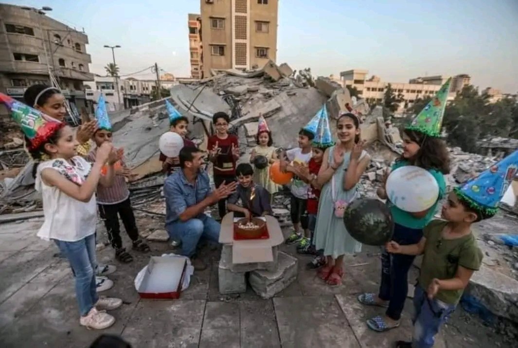 Almtnabby's tweet photo. نحنُ أحياءٌ ، وباقون ، وللحُلم بقيّة. 🇵🇸🇵🇸 https://t.co/7UDml7FVrY