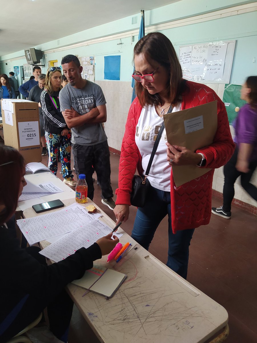 Inicio una jornada cívica más como Fiscal general cuidando el voto en la EP 64. Hoy decidimos nuestro futuro y el de nuestro hijos!!
#democracia #EsAhoraEsParaSiempre