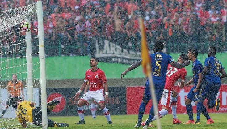 aldibrama's tweet photo. @MafiaWasit Udah kena jaring aja gak gol, apalagi ini belum kena 🤣 https://t.co/Yr4RepkRrk