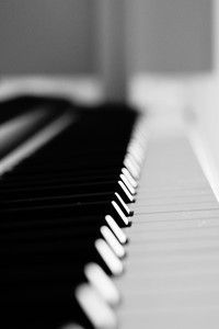 RMNMusicProd's tweet photo. Transport yourself to a realm of emotion and beauty with the enchanting contemporary piano playlist on Spotify. Immerse into these exquisite piano compositions and prepare for an unforgettable listening journey! 🌟 #ContemporaryPiano #SpotifyPlaylist https://t.co/6BajpAvQ4r https://t.co/ZDqK8WHZhC