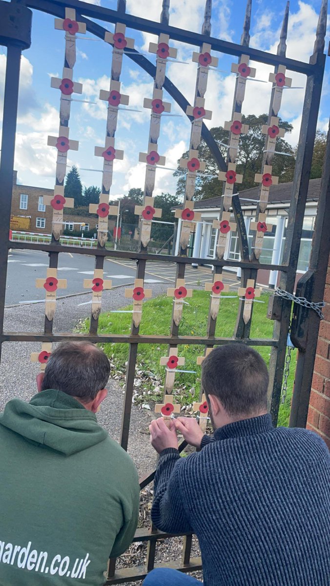 ActivePatriotUK's tweet photo. Protesters decorate the gates at RAF Scampton

🌹Lest We Forget🌹 https://t.co/Syv4rvu86F
