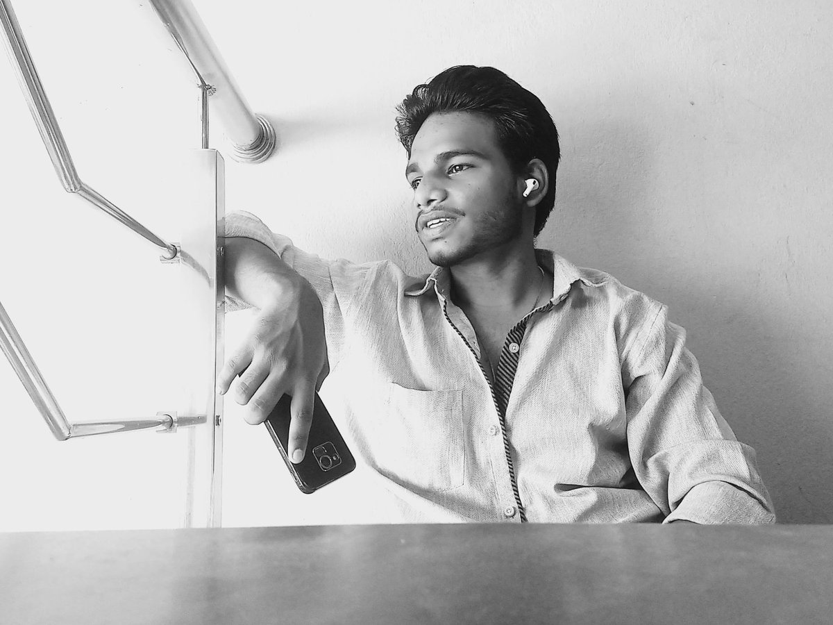 Sumit_hirwani05's tweet photo. If only my habits have improved, otherwise my hobbies are still higher than your status💥😈👩🌾💫....
#style #instagood #jalwa #jan #ishq #indori #hirve_09 #feshion #postviral #viral #status #instagram #public #mcstan #Mumbai #ENGvRSA #PalestinianGenocide https://t.co/YZzvjsZcrW