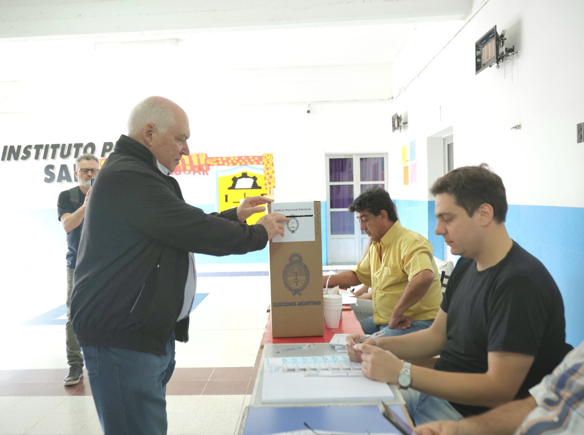 GerardoZuin's tweet photo. 🗳 Un gran día!
Hoy los argentinos tenemos la oportunidad de llevar en nuestros votos la esperanza de realizar la transformación necesaria que como país reclamamos.
No desaprovechemos este momento, #EsAhora, vayamos a votar para devolverle el orden a nuestra querida Argentina 🇦🇷 https://t.co/iajox2T0u8
