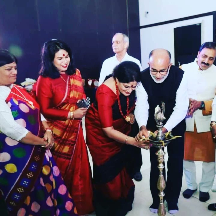 rosalinpatsani's tweet photo. #parampara2023 #parichayfoundation #fundraisingevent #odissi #folkdance #ranapa #delhi #culturalevent #awardsceremony
Parichay Foundation organized the 9th edition of Parampara- To celebrate the Guru- Shishya Tradition on 15th October 2023 at the Constitution Club, New Delhi. https://t.co/MmVjMP2Dun