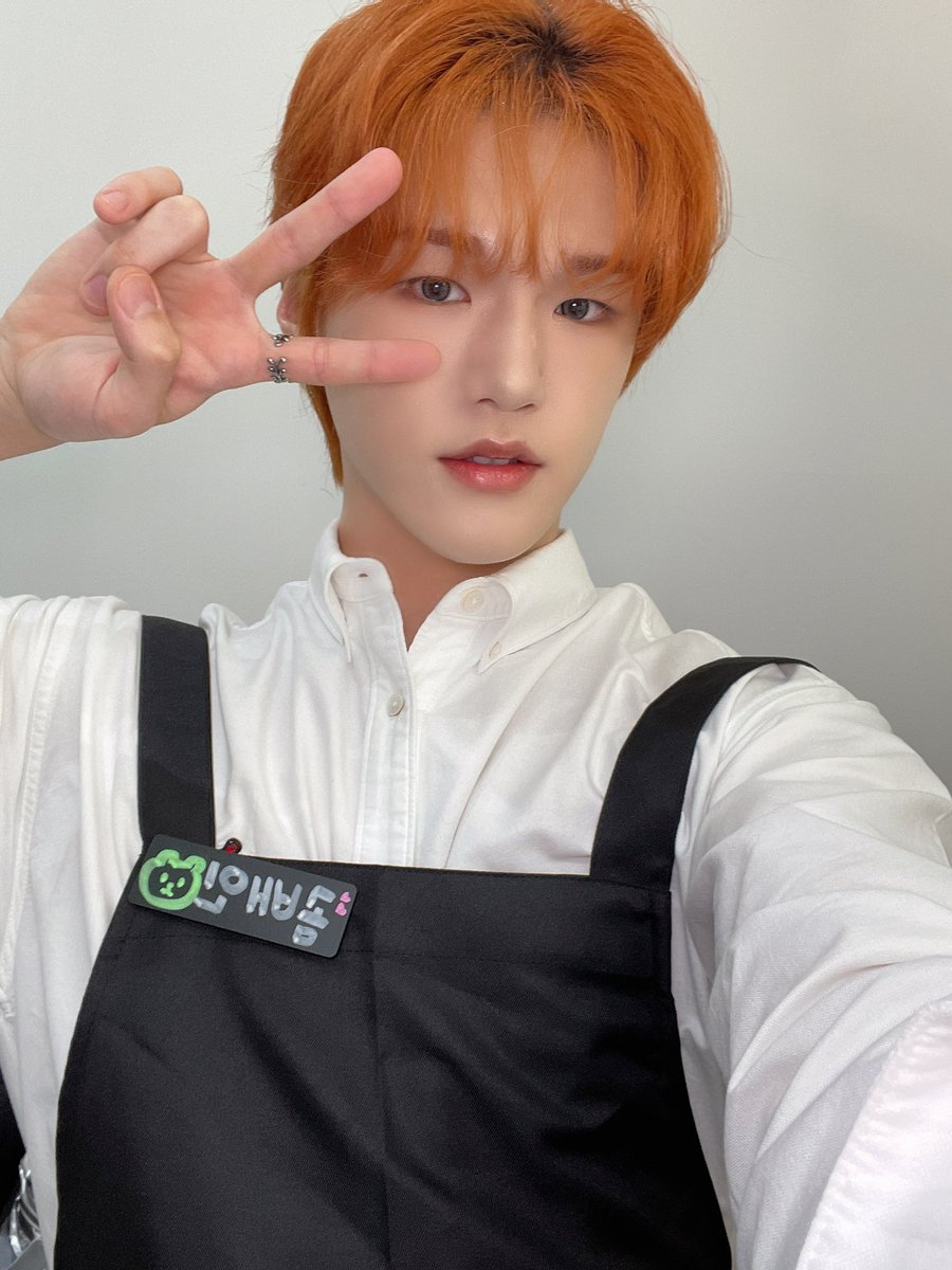 JUSTB_twt's tweet photo. [#배인] 알바 1일차…☕️손님들이 내 번호를 물어봤다 사실 난 I 라서 부끄러워서 못줬다…ㅎㅎㅎꔛꔛꔛ

#JUSTB #저스트비 #Bain #송병희 https://t.co/cGstQ3L3cV