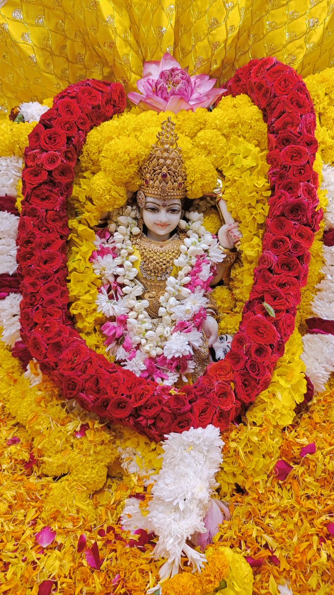 baglamukhipuja's tweet photo. माँ बगलामुखी आप सभी पर अपनी कृपा और आशीर्वाद बनाए रखें। जय माँ बगलामुखी। https://t.co/xMroDLSp0V