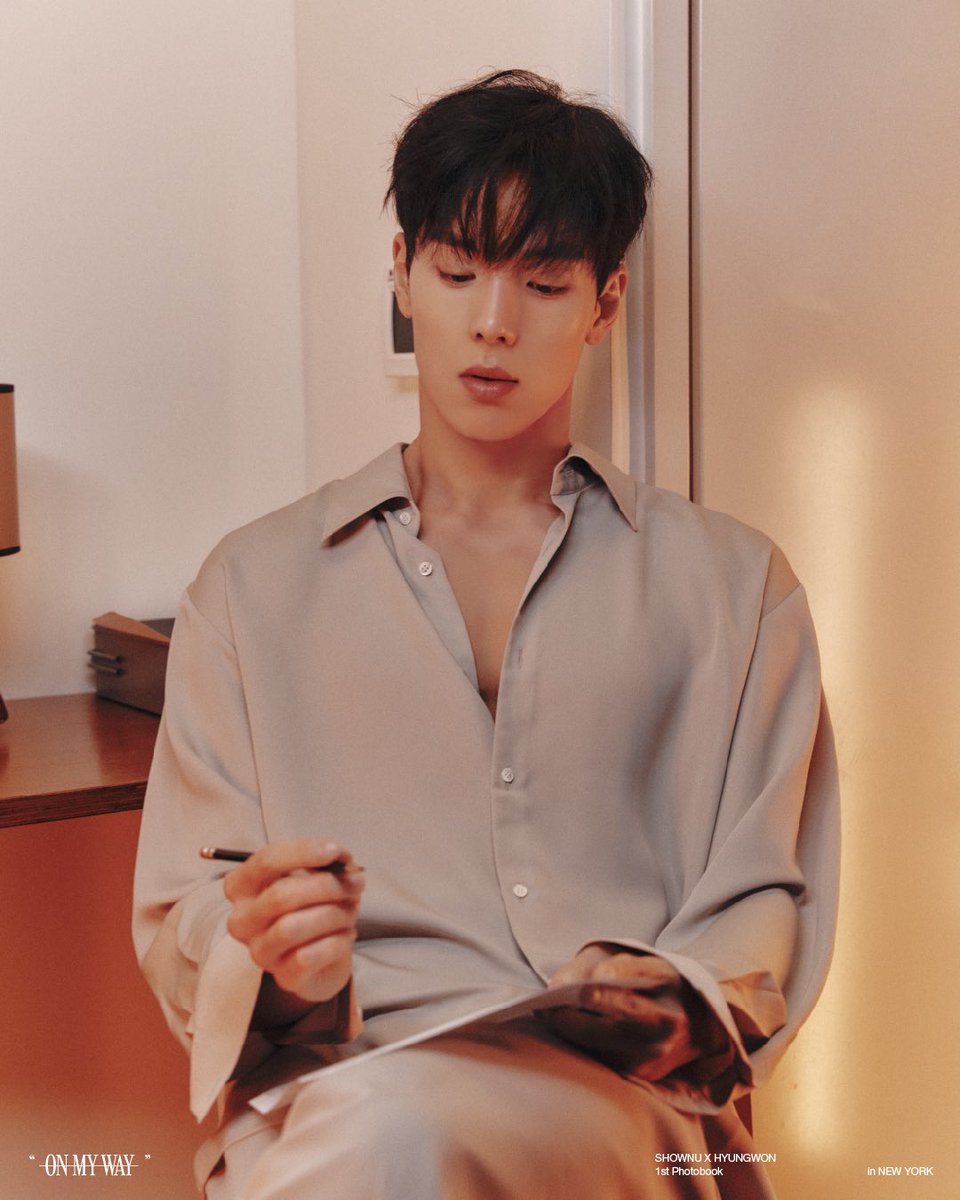 OfficialMONSTAX's tweet photo. 📸
2023 SHOWNU X HYUNGWON
PHOTOBOOK 🔛 𝙊𝙉 𝙈𝙔 𝙒𝘼𝙔

CONCEPT PHOTO #3
#셔누 #SHOWNU 

🗓 예약판매 기간
231024 11:00AM - 231106 11:59PM (KST)

#몬스타엑스 #MONSTAX #MONSTA_X
#포토북 #PHOTOBOOK #ONMYWAY https://t.co/Gu76T41u3X