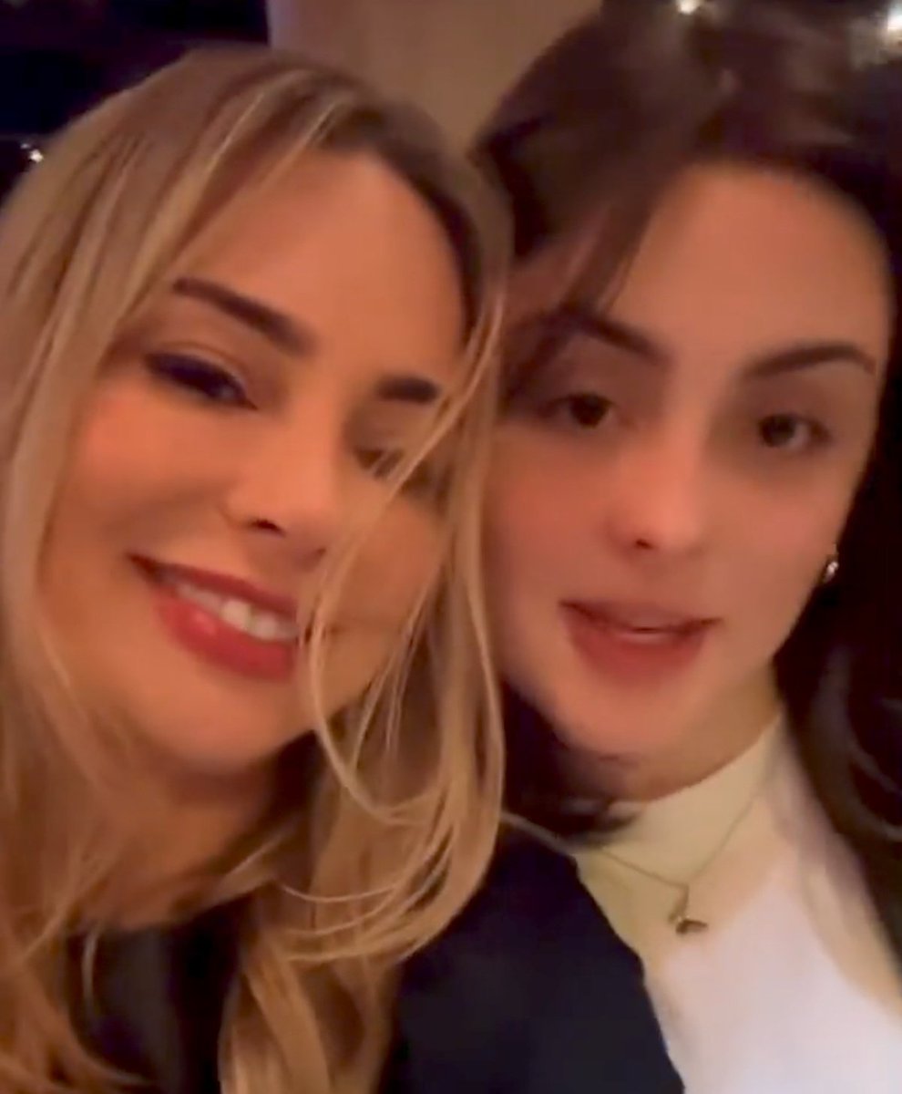 matheuscaseca's tweet image. Duas coisas que a Rachel Sheherazade tem e a Jenny Miranda não: o amor do Brasil e o amor da filha 

#AFazenda