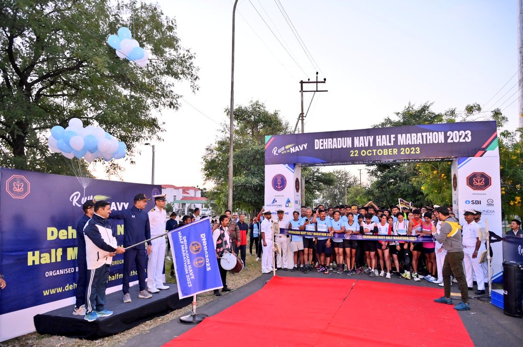 PRODefDehradun's tweet photo. #DNHM-23 was flagged off by Vice Admiral Adhir Arora, AVSM, NM the #ChiefHydrographer to the Govt of India while the 10 Km race was flagged off by Mr Ashok Kumar, #DGPUttarakhand. The 5 km fun run was flagged off by Rear Admiral LS Pathania, the #JointChiefHydrographer. https://t.co/yxuTOkRMtt
