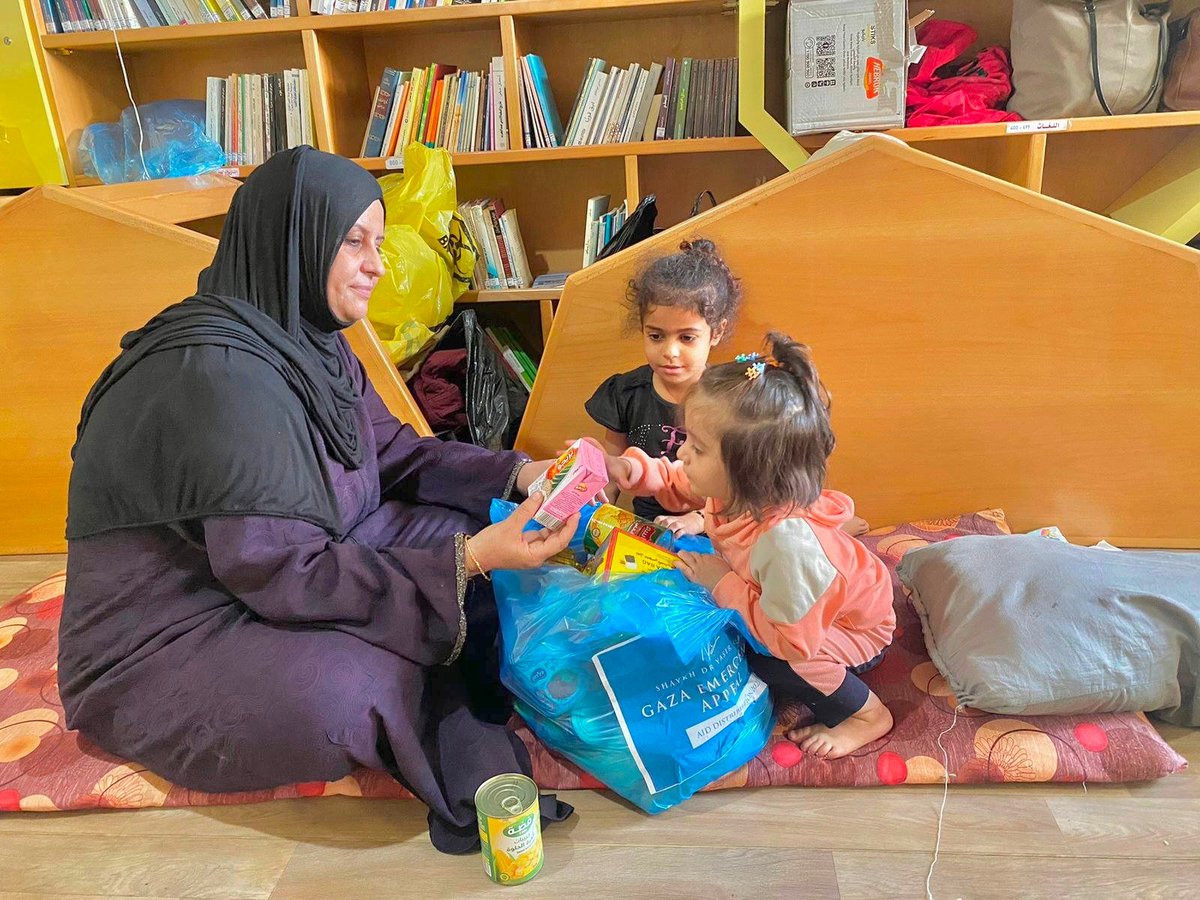 YasirQadhi's tweet photo. Families have fled from one side of Gaza to the other, and are now living in any place that they can find. These families, who were helped by your donations, are living in a school library because they have no where else to go.
Please continue to give

https://t.co/Irdtuyykef https://t.co/BYLS5c9hsd