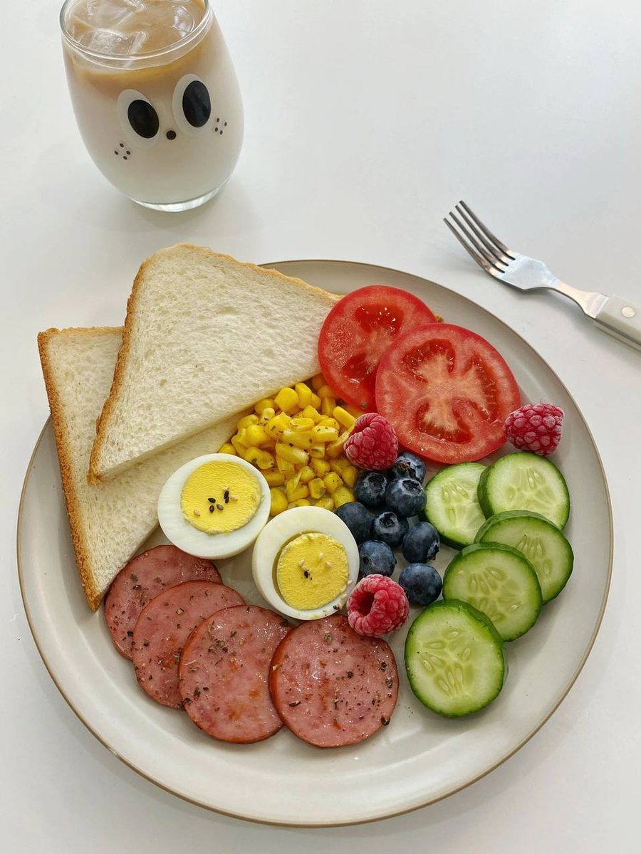 Josephine880725's tweet photo. A crunchy toast with silky smooth butter that will mesmerize your taste buds. Unleash your spirit with a gentle chew that will energize your mood. https://t.co/VG03ovcbCw