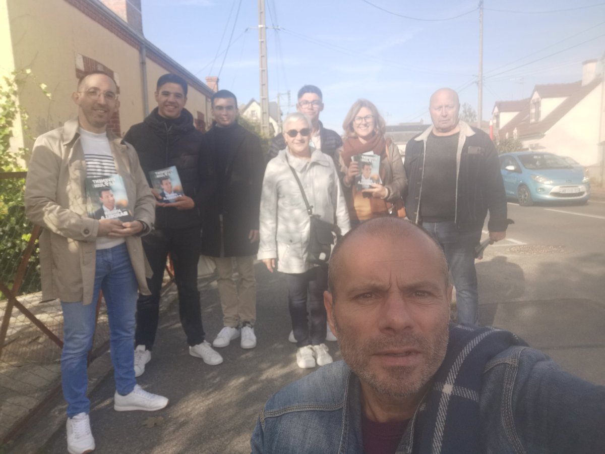 PIERREPhilipp12's tweet photo. #VivementLe9Juin 🇨🇵 #Européennes2024
Belle équipe ce matin sur le marché de #FleurylesAubrais sous le soleil automnal #Tractage #boitage et verre de l'amitié 👍
@RNational_off @J_Bardella @RNational_45 @RNJ_45 @anthonyzeller_ @AudreyHavez @valentinmanent @JanyMarot @PaulFleury45 https://t.co/p9DI3siTfF