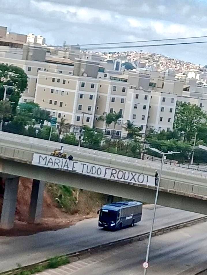 CrisGalo's tweet photo. A cidade está tomada!
#AquiÉGalo pooooorra!
😜👊🐔 https://t.co/2DWYGHXykb