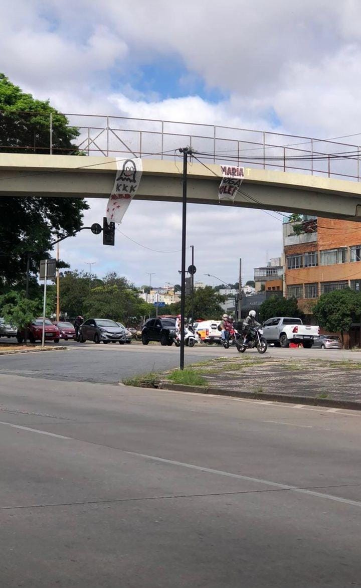 CrisGalo's tweet photo. A cidade está tomada!
#AquiÉGalo pooooorra!
😜👊🐔 https://t.co/2DWYGHXykb