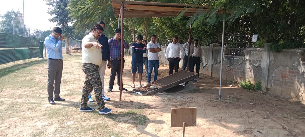 Praveenmalik86's tweet photo. Hon’able Joint Commissioner @MCManesar Sh. Dinesh (HCS) have visited our Society today to check for best practices implemented by us towards #SWM,#Water_Conservation &amp; adhering the #GRAP norms.

He #appreciated our practices &amp; motivated us to do more .
@DEEPAKKAHUJA @IpsitaTOI https://t.co/k7hEtFv3XF