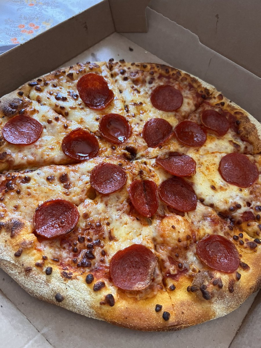 felilgn's tweet photo. Pizza ! 🍕
#HonkaiStarRail #HeureduRepas https://t.co/2tqDzvdQbW