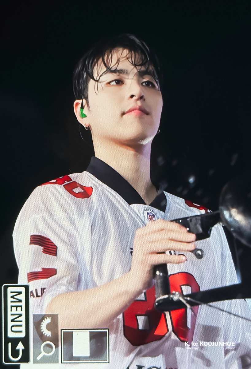 kforkoojunhoe's tweet photo. 231022 • WOW K MUSIC FESTIVAL #준회

비가많이왔어 ㅠㅠ 

#구준회 #JU_NE #JUNHOE
#iKON #아이콘 #ジュネ @tkwpcnfak https://t.co/bp31iN4BWY