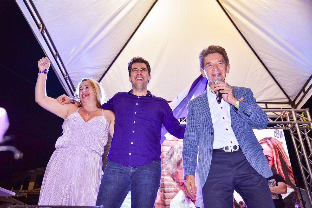 mateodinamita's tweet photo. Contamos con la presencia de @Luis_Perez_G, candidato a la Gobernación de Antioquia, quien ratificó su apoyo y compromiso con la cultura y el arte de Medellín y Antioquia. https://t.co/t5ieBa2hjD