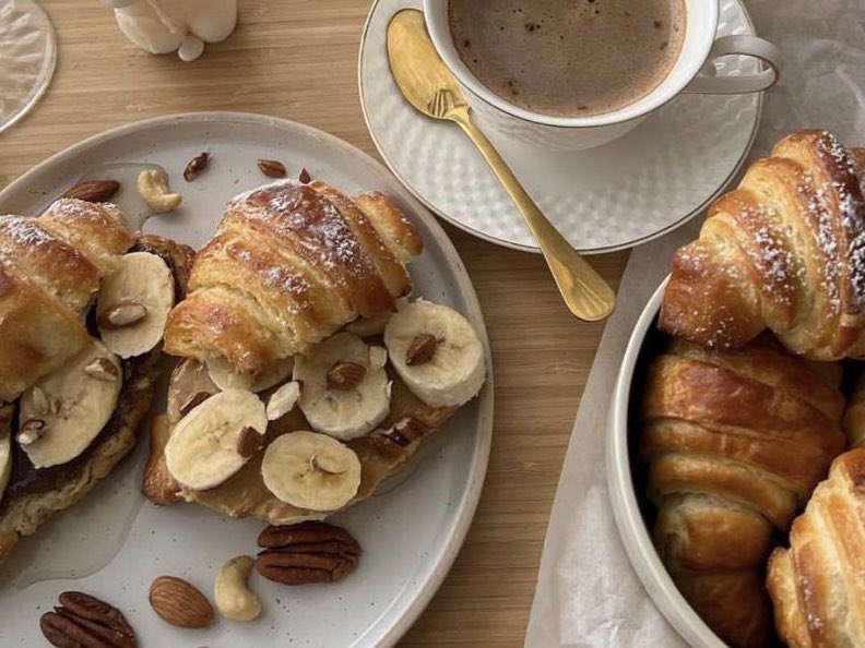 laemekiia's tweet photo. woke up craving croissant &amp; coffee https://t.co/MLnXC5G7Ng
