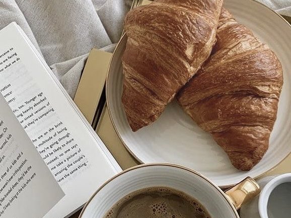 laemekiia's tweet photo. woke up craving croissant &amp; coffee https://t.co/MLnXC5G7Ng
