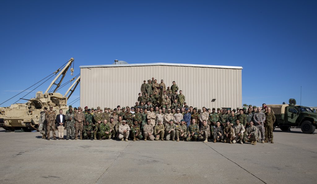 Tanks for the visit crew! The #BigRedOne was honored to host our international friends from the CGSC at Fort Leavenworth! The Army’s commitment to interoperability with our Allies and partners is what makes us the most effective fighting force in the world. 🌎