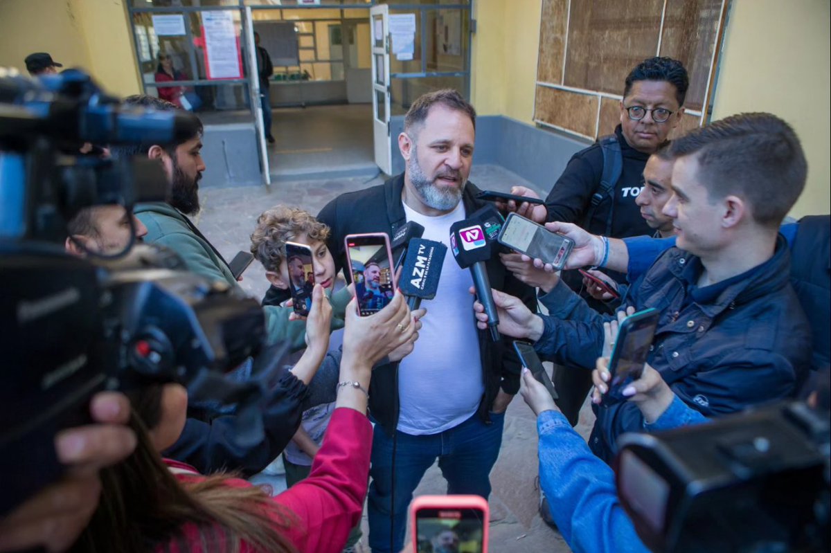 ¡Feliz por celebrar nuevamente un día más de democracia!

Poder elegir es un derecho que hemos construido como país y que no debemos perderlo jamás.

Estoy convencido de la #Argentina que se viene, con una construcción federal que produzca más trabajo, más desarrollo y más futuro