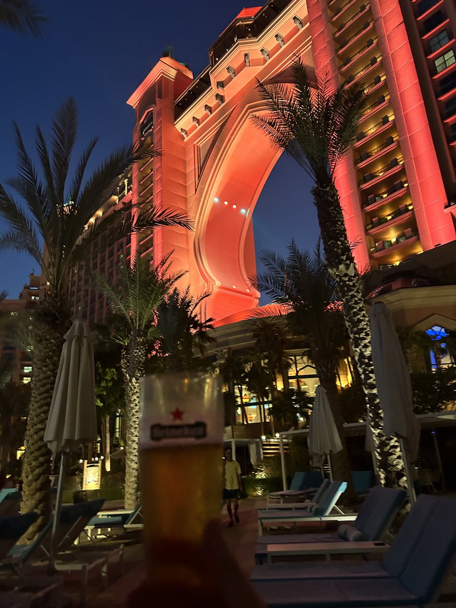 Not a bad place to relax with a beer on a Sunday👌🏻 #Atlantis #Dubla
