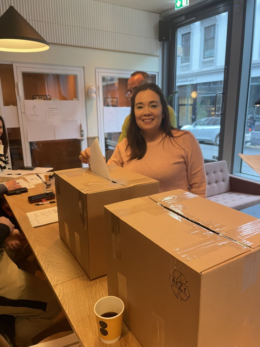 marugh's tweet photo. ¡Que sabroso es votar!
Desde lejos, abrazo a mi país, Venezuela 🇻🇪 , con mi participación y mi esperanza.
Primarias en Oslo, Noruega 🇳🇴 https://t.co/DWJIuEvpgw