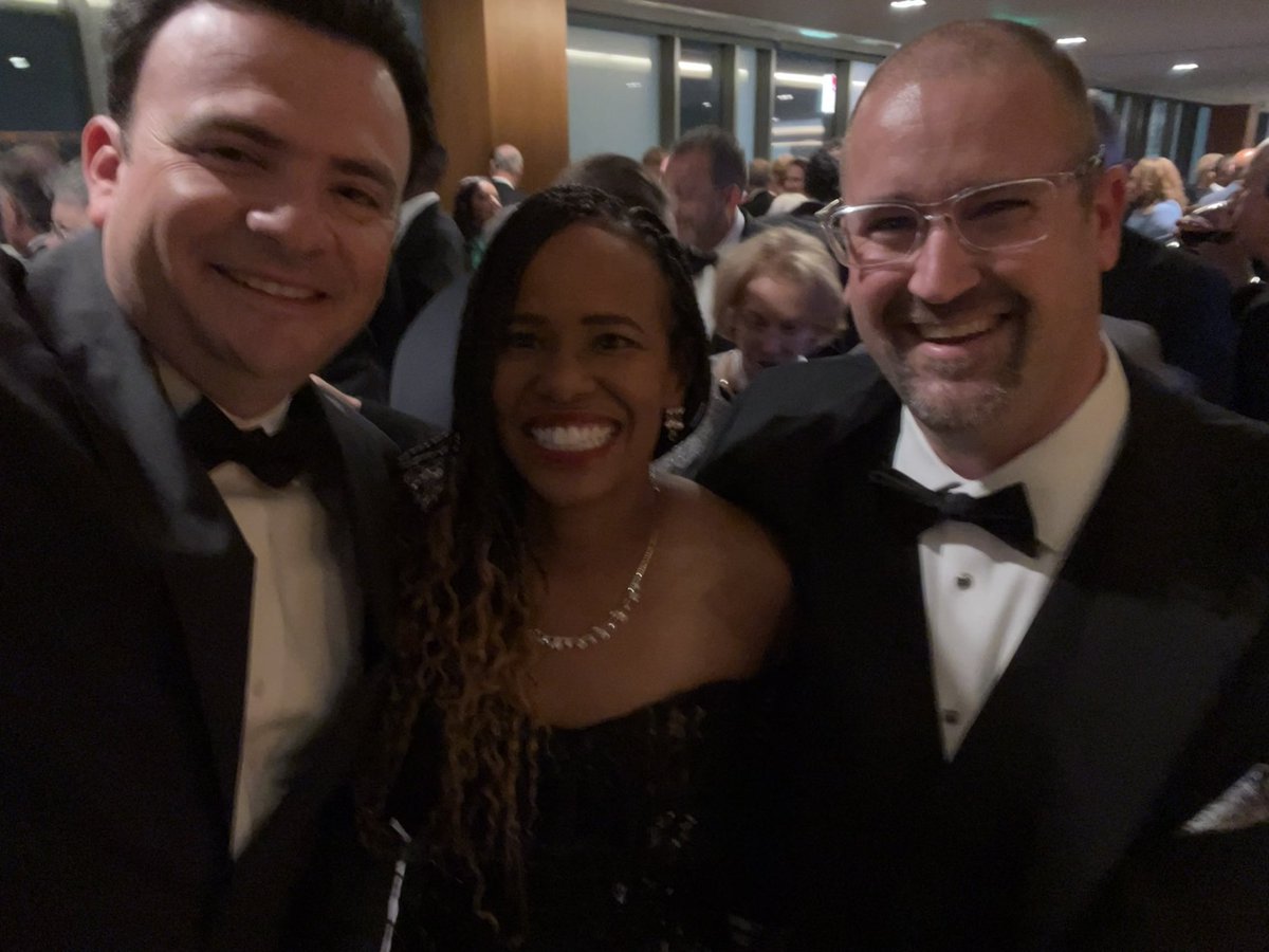 ugarzamd's tweet photo. It was a great dinner last night honoring my mentor and role model @HenriFordMD at the @AmCollSurgeons #ACSCC2023 https://t.co/1HzWnGMr7c